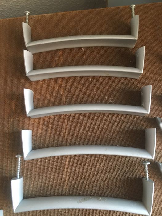 Diversos puxadores para móveis