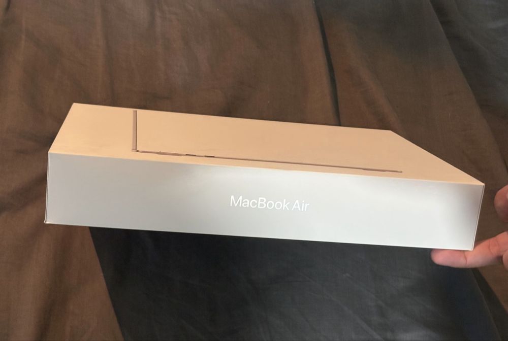 New MacBook Air478754308485304321