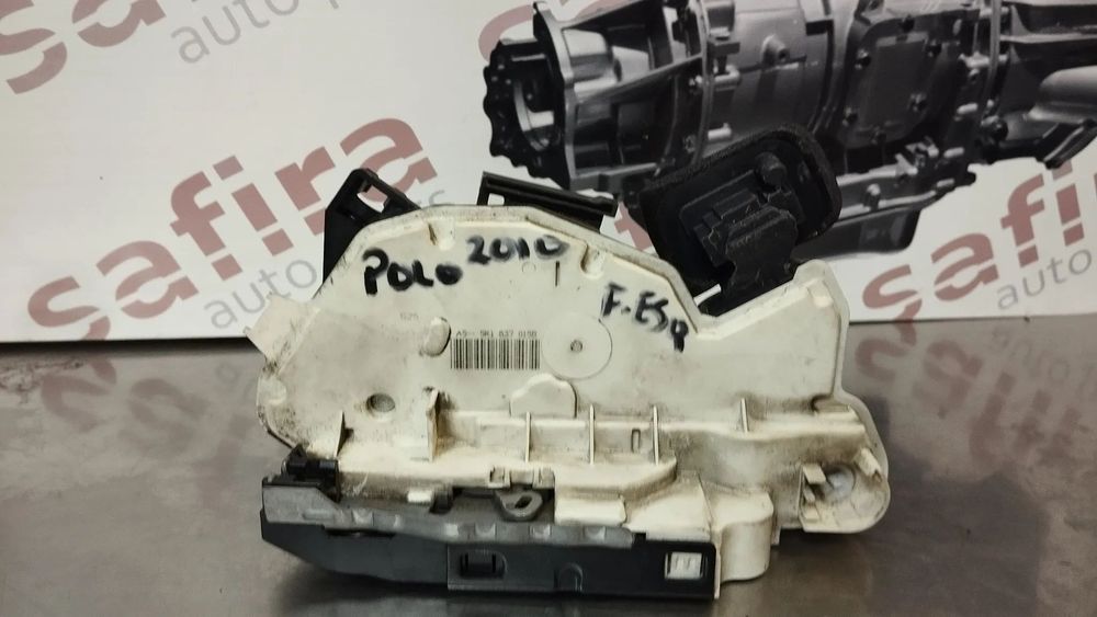 FECHO DA PORTA VOLKSWAGEN POLO V 6R REF. 5K1837015B FRENTE ESQUERDO
