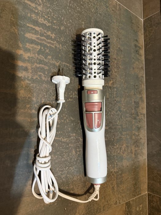 Щітки, фен щітки,плойки привезені з Європи.Розпродаж