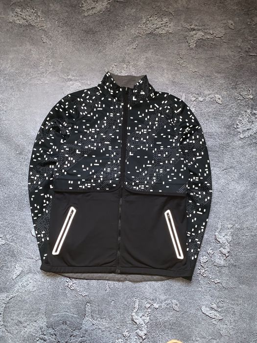 Технологічна вітровка Asics відштовхує воду і світло стан ідеал!