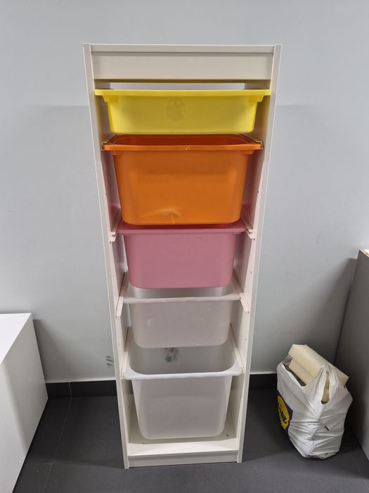 Trofast Ikea z pojemnikami