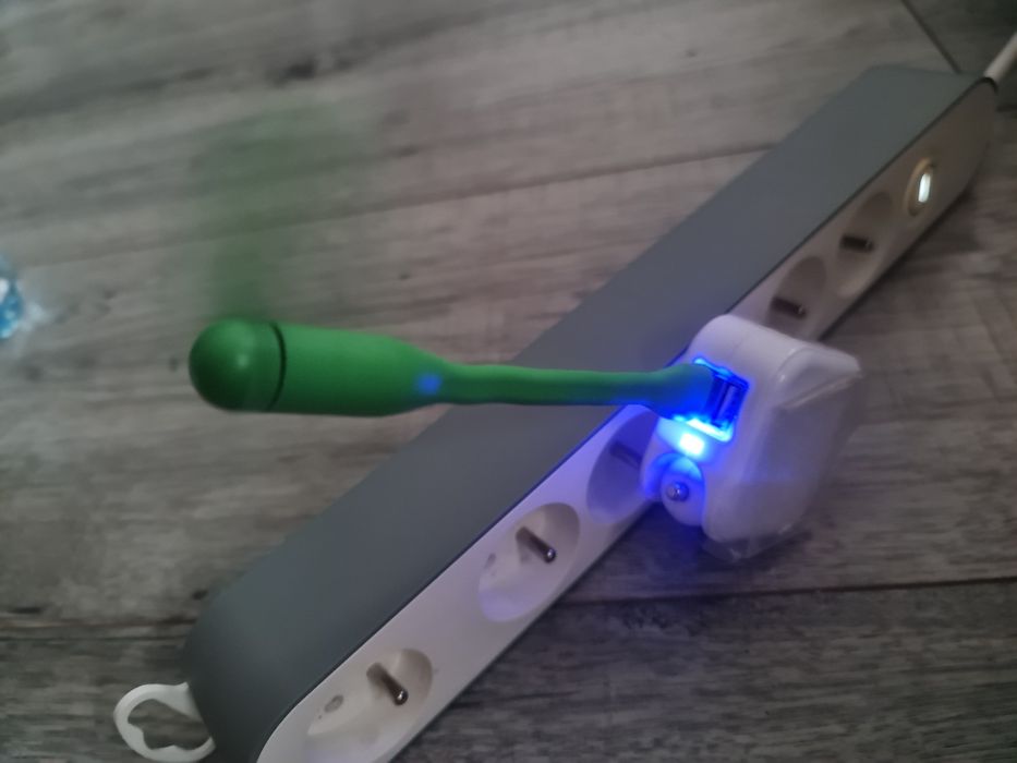 Ładowarka 2w1 + wiatrak i podgrzewacz do kubka, kostka do gniazdka i d