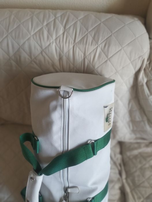 Saco de viagem da. Marca Lacoste.