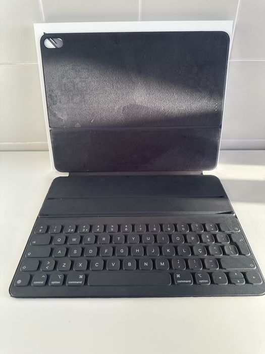 Apple Smart Keyboard Folio iPad Pro 12.9" 3ª Geração