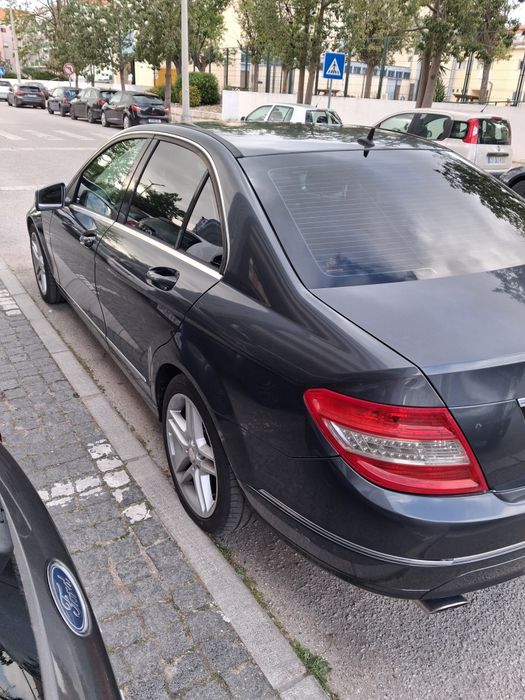 Mercedes-Benz 320 — fotografia 4