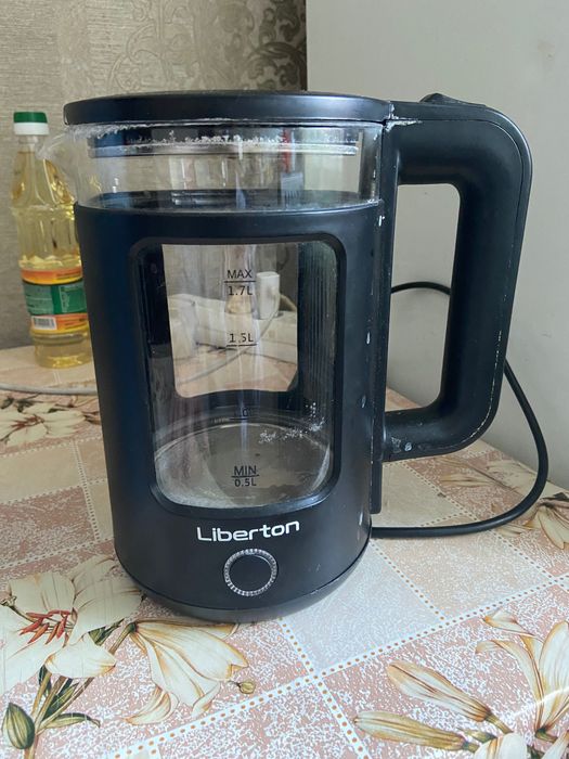 Електрочайник Liberton чорний