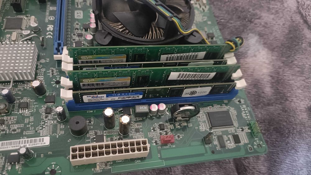 Материнська плата