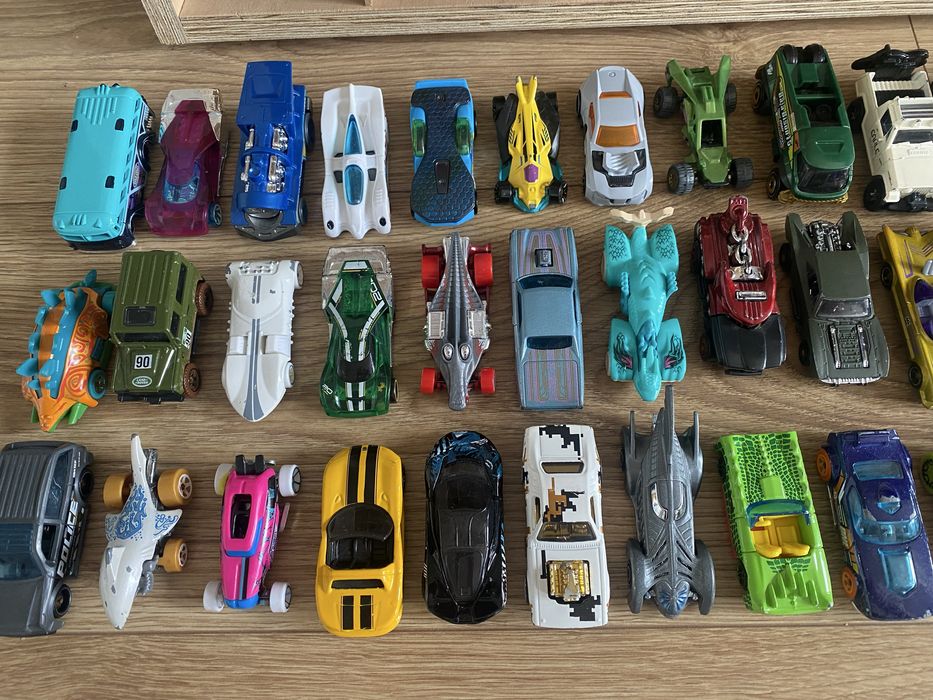 Hot Wheels półka + autka
