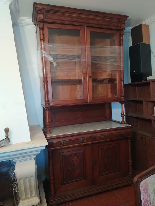 Loureiro / cristaleira antiga