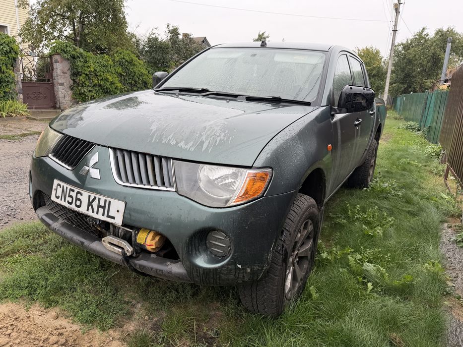 Mitsubishi L200 у відмінному стані!