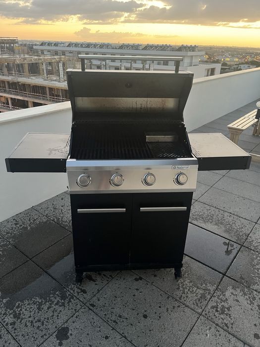 Barbecue a gas com 4 queimadores