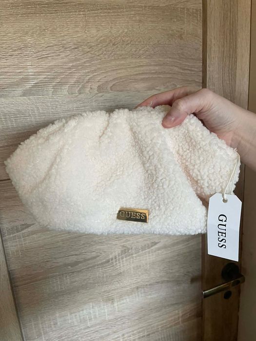Czapka i torba guess