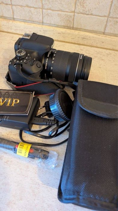 Canon EOS 750D + EF-S 18–135 mm