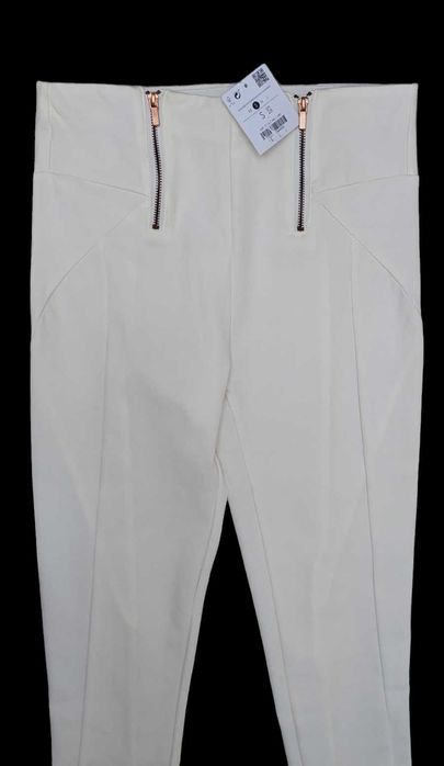 Kremowe spodnie 3/4 BERSHKA, R. S