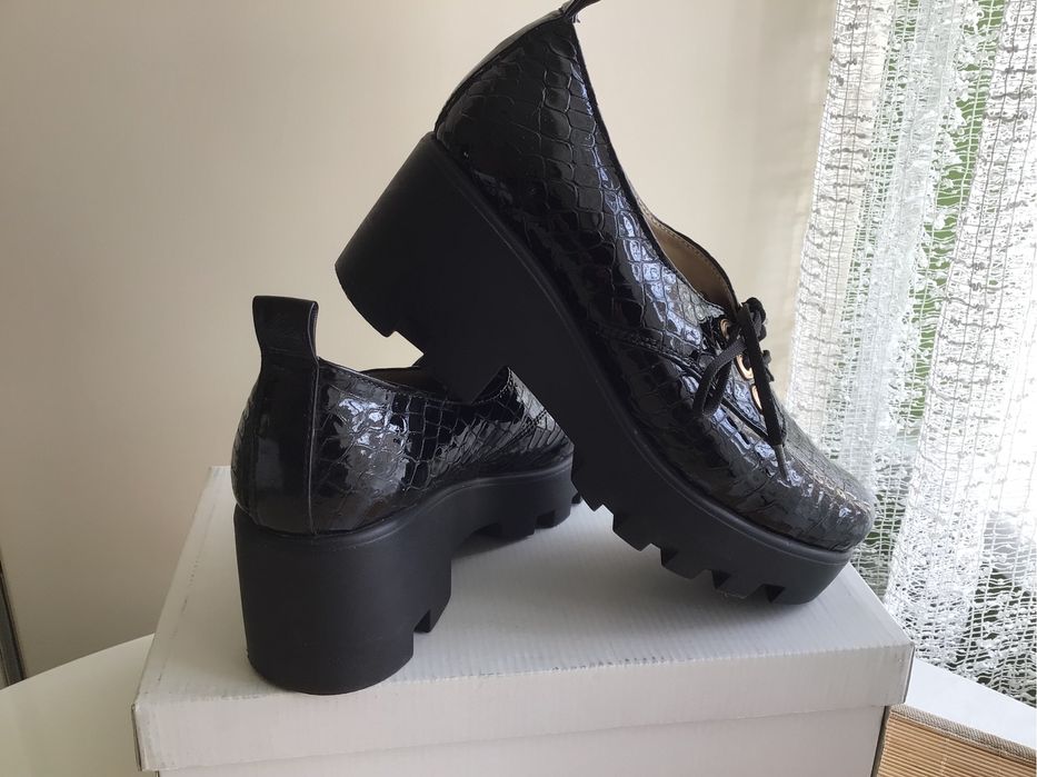 Кожанные лоферы на осень