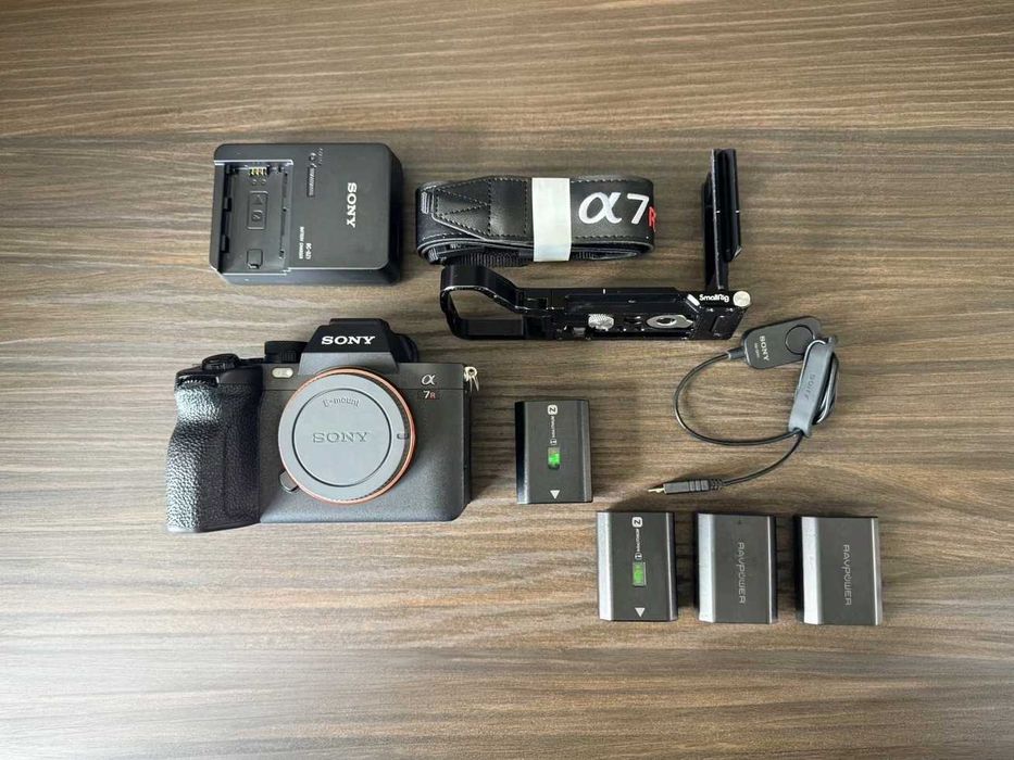 Sony A7R V ILCE-7RM5 > gwarancja > przebieg 4297 > gratisy