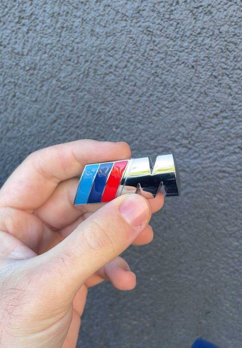 Шильдик BMW M на крылья, металлическая наклейка на крило бмв