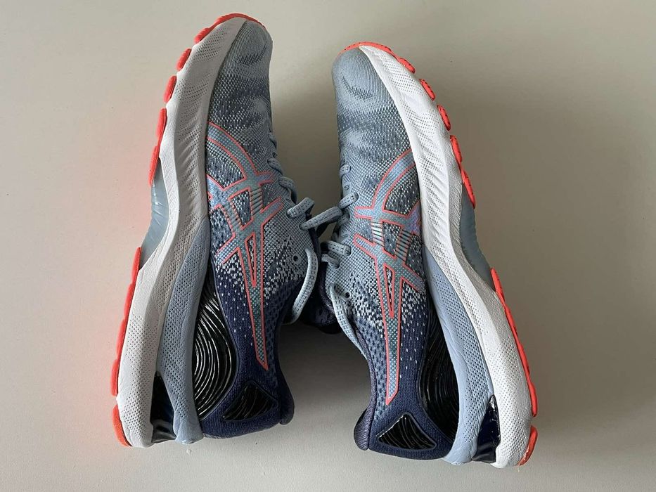 Asics бігові 39.5 р/25.5уст оригінал ідеал