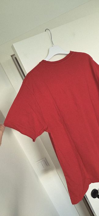 Primark, klasyczny czerwony t-shirt, z bawełny