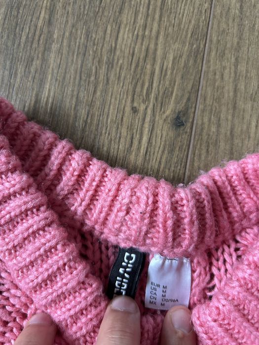 Sweter H&M różowy ciepły gruby krótki warkocz splot