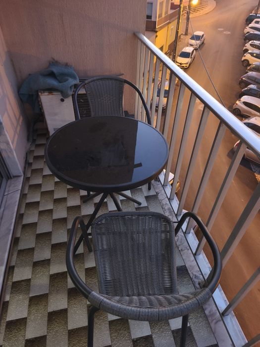 Conjunto 2 cadeiras + mesa