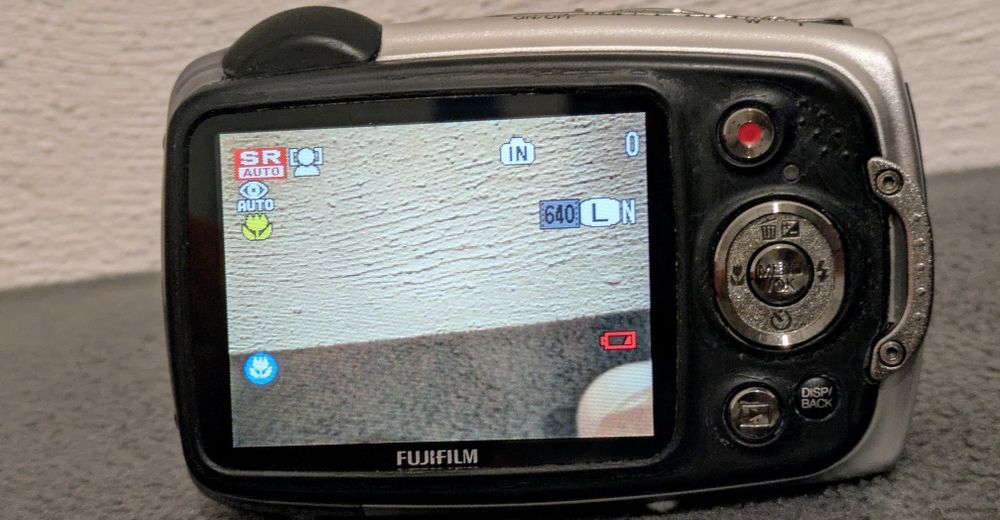 Tem que vir aqui. É um local público.