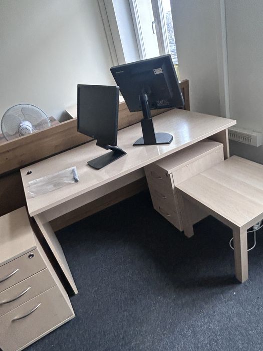 Wyprzedaż biura meble kosze szafki biurka monitory tablice