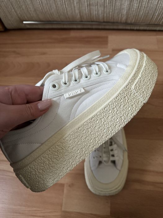 Жіночі білі кеди