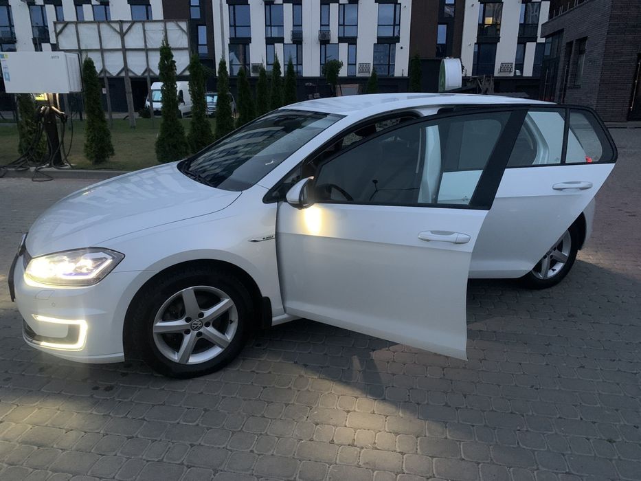 Volkswagen e-Golf 2017 року.Електро 36kw