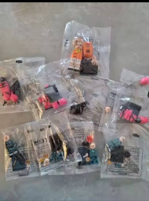 Squid game 8/9 figurek.