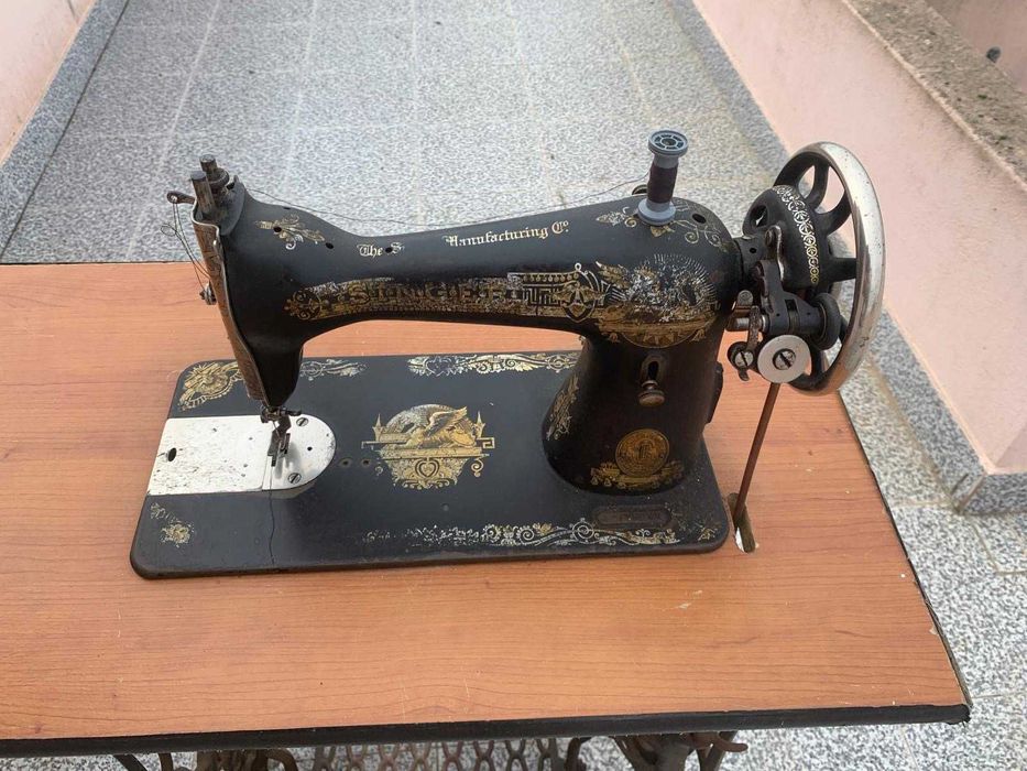 Máquina de Costura Singer