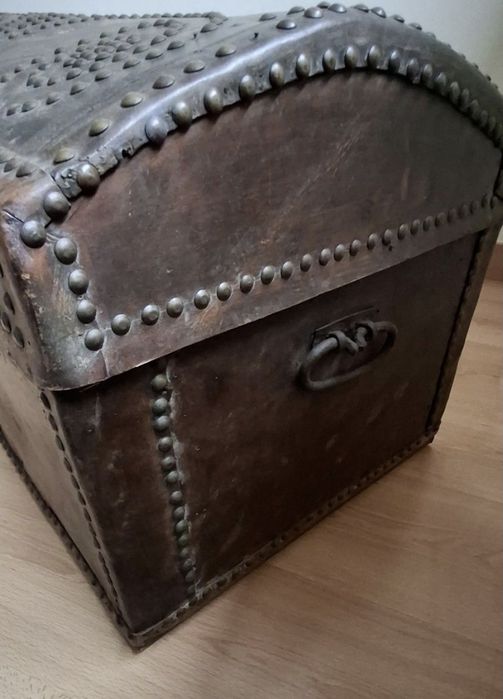 Comoda antiga em excelente estado e baú