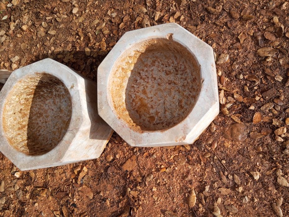 Conjunto de pias em pedra