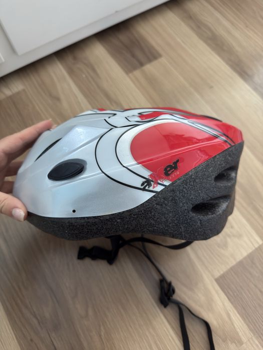 kask sportowy axer