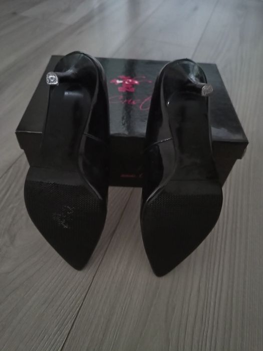 Стильні шкірянні туфельки