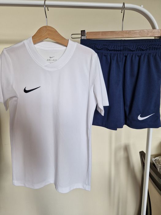 Strój sportowy Nike 122 / 128