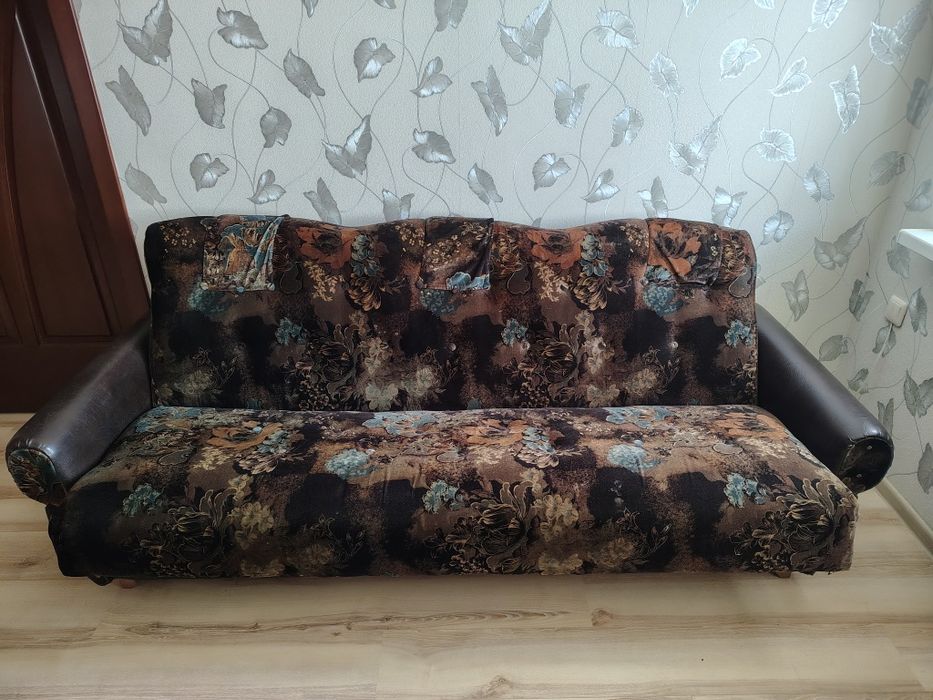 Продам диван та два крісла