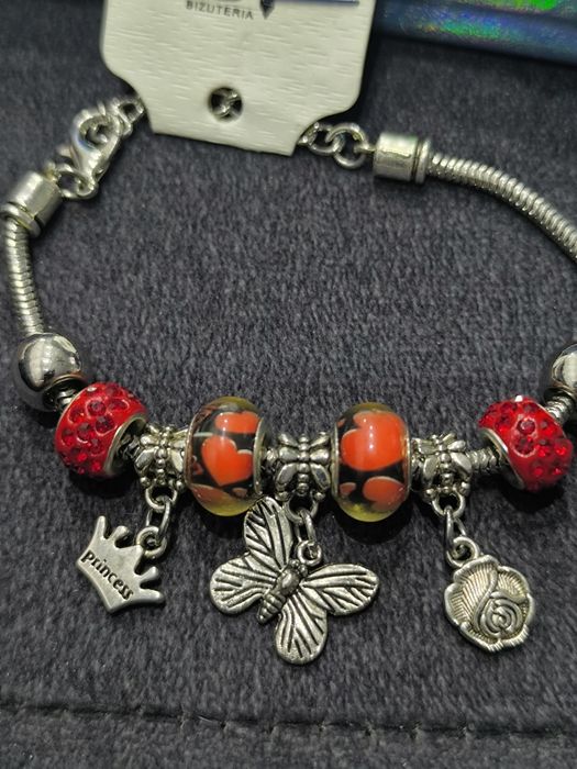 Bransoletka z zawieszkami