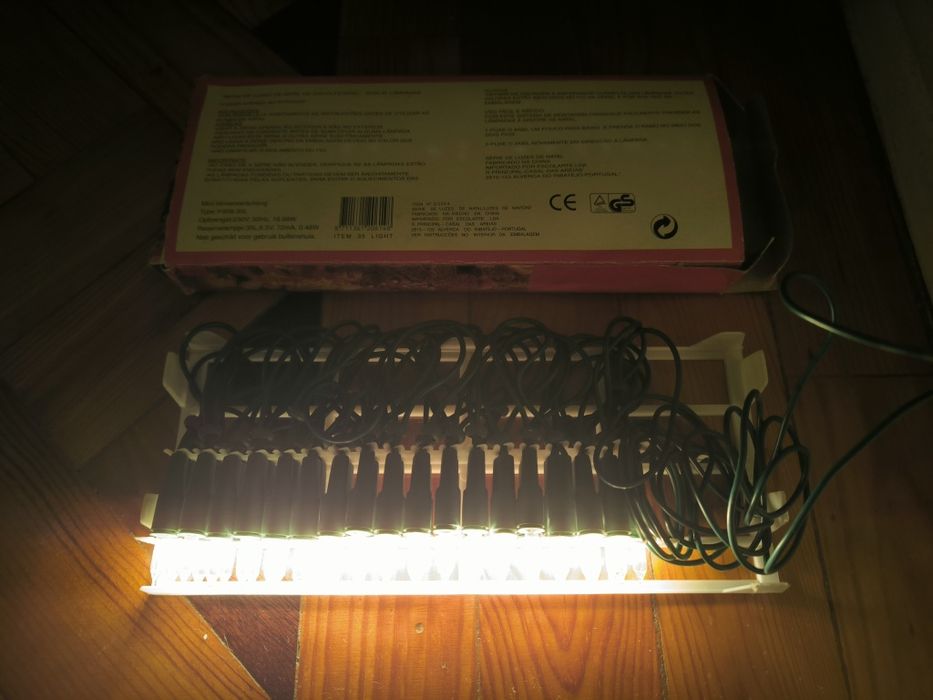 Decorações de Natal: lâmpadas e 16 bolas