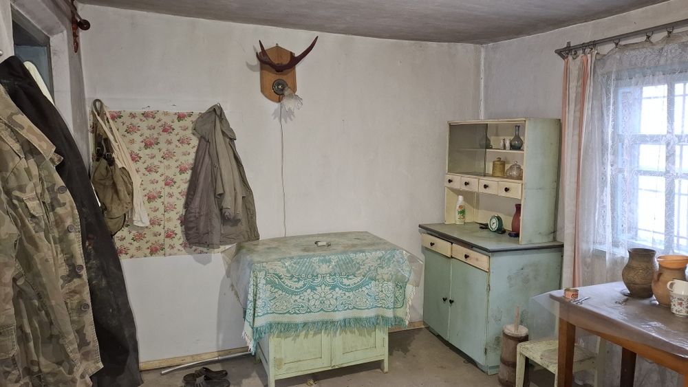 Хата в с.Комарівці будинок