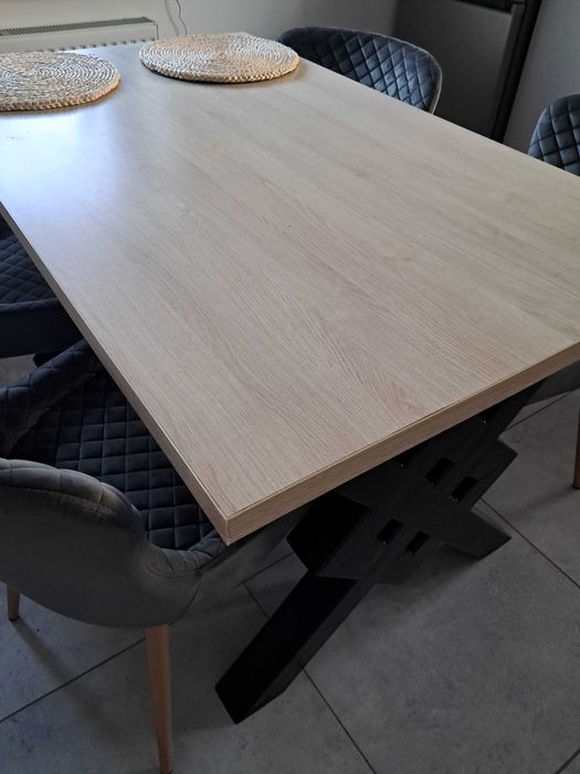 Stół nowoczesny do jadalni