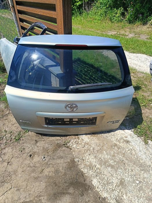 Тойота Авенсис Toyota Avensis універсал задня ляда в зборі 4d 4