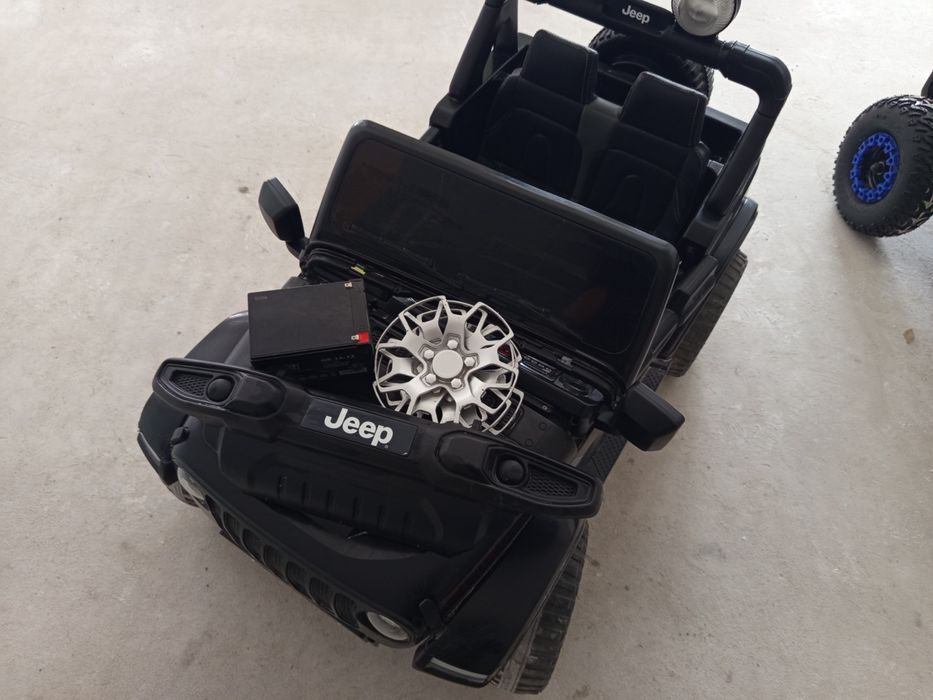 Autko elektryczne Jeep Wrangler Rubicon dla dzieci - uszkodzone
