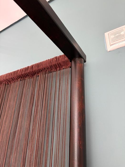 Cama de dossel IKEA envernizada em nougat