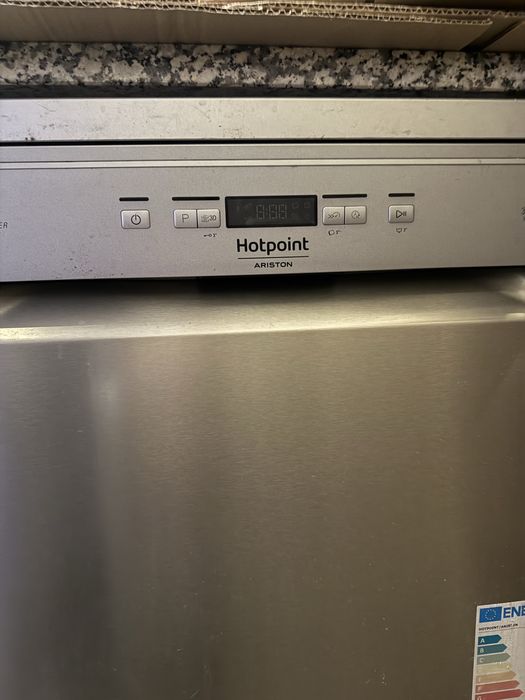 Maquina lavar loiça Hotpoint Ariston