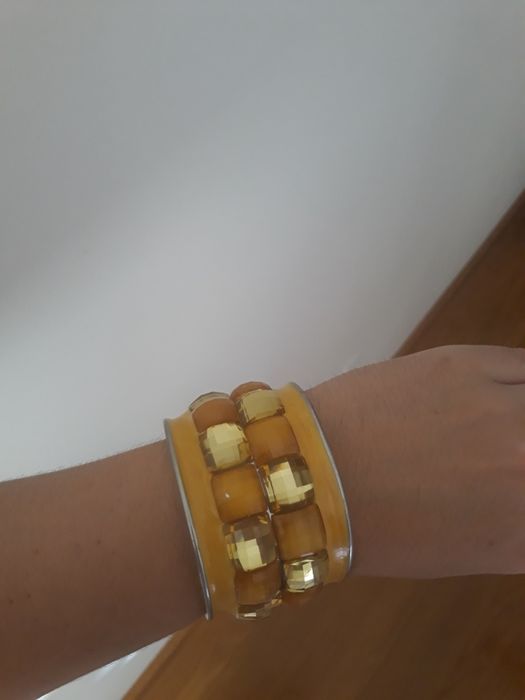 Vários artigos de bijuteria a 1€ cada