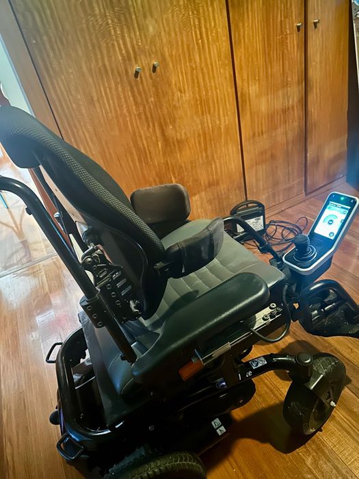 Cadeira de rodas elétrica