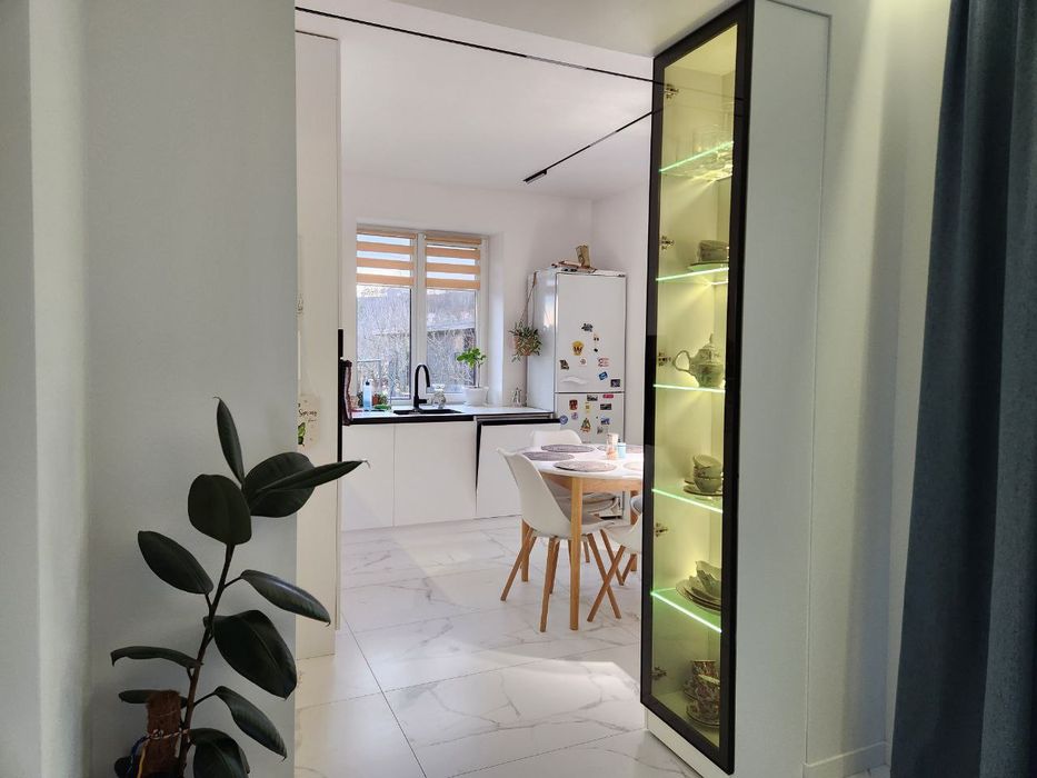 Продається сучасний будинок поблизу міста!