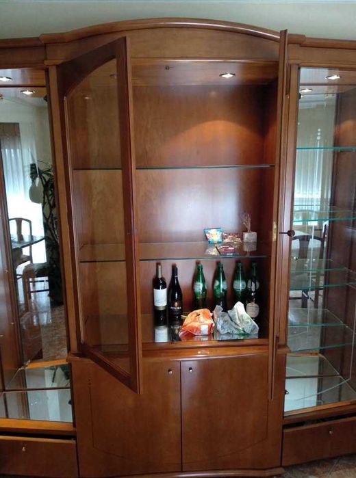 Móvel Cristaleira em madeira maciça